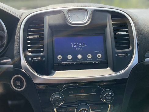 Used 2017 Chrysler 300 Limited RWD image 13