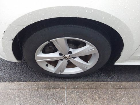 Used 2013 Volkswagen Passat 2.5 SE FWD image 9