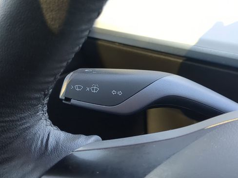 Used 2021 Tesla Model Y Long Range image 17