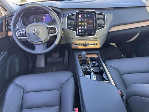 Certified 2025 Volvo XC90 B6 Plus w/ Protection Package Premier image 11