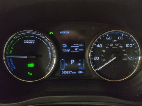 Used 2018 Mitsubishi Outlander SEL image 23