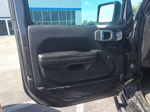 Used 2021 Jeep Wrangler Unlimited Rubicon 4xe w/ Cold Weather Group AWD/4WD image 11