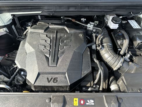 Used 2022 Kia Carnival LX FWD image 17