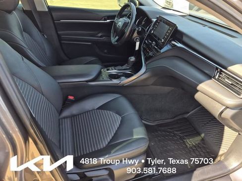 Used 2023 Toyota Camry SE w/ Cold Weather Package AWD/4WD image 9