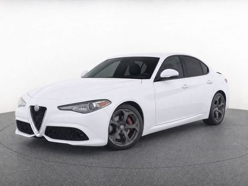Used 2019 Alfa Romeo Giulia w/ Quick Order Package 22K Sport RWD image 8