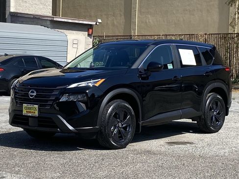 New 2026 Nissan Rogue SV FWD image 2