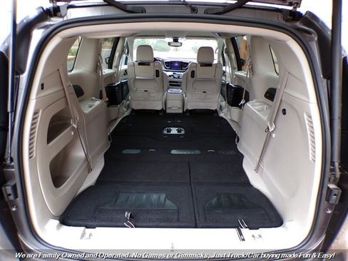 Used 2017 Chrysler Pacifica Touring-L Plus image 58