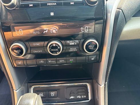 Used 2019 Subaru Ascent Limited AWD/4WD image 32