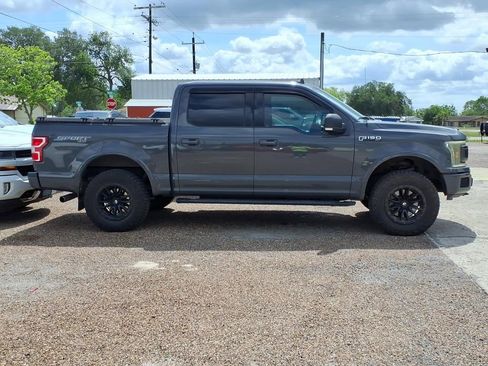 Used 2018 Ford F150 XLT w/ Equipment Group 302A Luxury AWD/4WD image 4