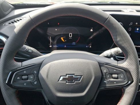 New 2026 Chevrolet Trax RS w/ Sunroof Package FWD image 9