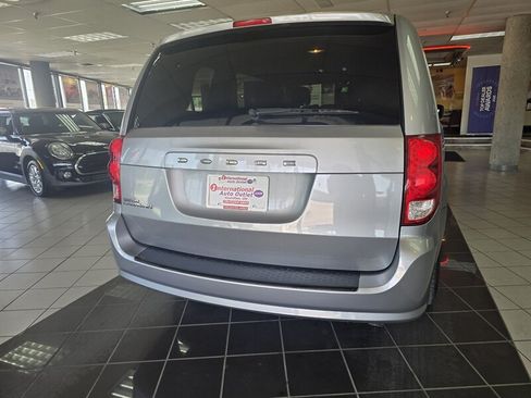 Used 2017 Dodge Grand Caravan SE FWD image 5