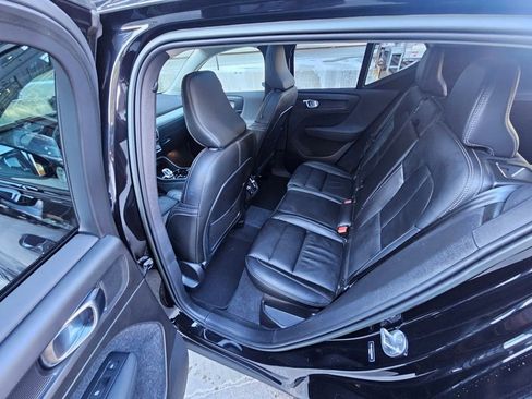 Certified 2023 Volvo XC40 B5 Plus w/ Protection Package Premier image 14