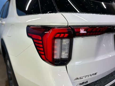 New 2026 Ford Explorer Active w/ Active Comfort Package image 9