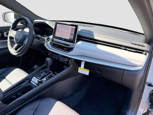 New 2026 Jeep Compass Limited w/ Sun, Sound & Navigation Group AWD/4WD image 32