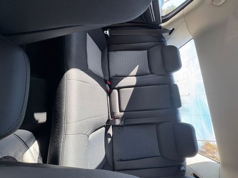 Used 2019 Chrysler 300 Touring w/ Chrome Appearance Package image 2