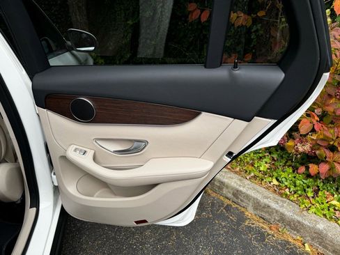 Used 2022 Mercedes-Benz GLC 300 4MATIC image 22