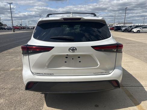 Used 2023 Toyota Highlander Limited AWD/4WD image 4