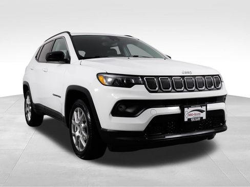 Used 2022 Jeep Compass Latitude AWD/4WD image 11