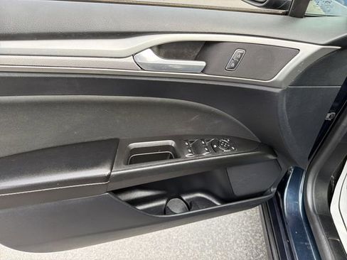 Used 2020 Ford Fusion SE FWD image 15