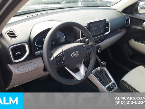 Used 2023 Hyundai Venue SEL image 6