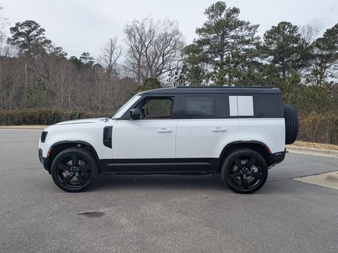 New 2026 Land Rover Defender 110 X-Dynamic SE image 8