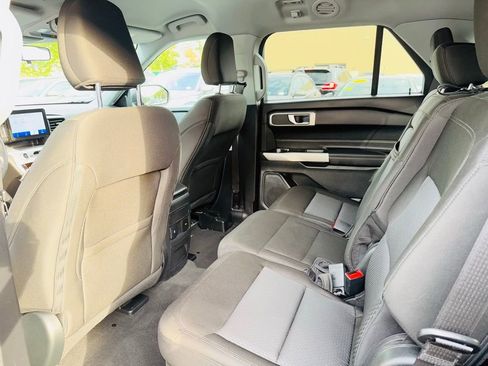 Used 2022 Ford Explorer XLT image 25