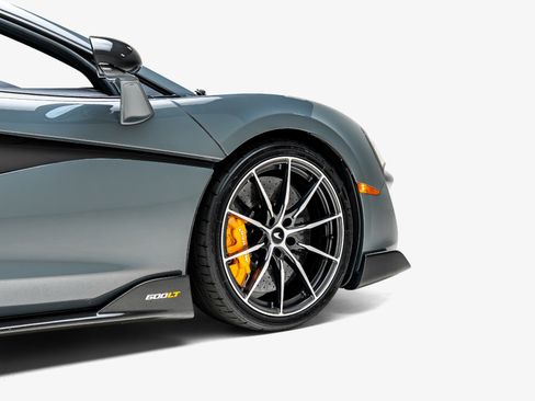 Used 2020 McLaren 600LT Spider RWD image 22