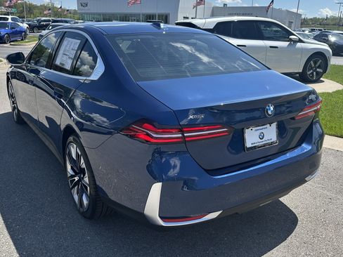 New 2026 BMW 530i xDrive w/ Premium Package AWD/4WD image 8