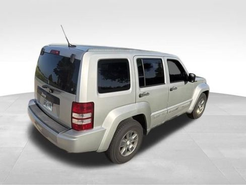 Used 2011 Jeep Liberty Sport RWD image 3