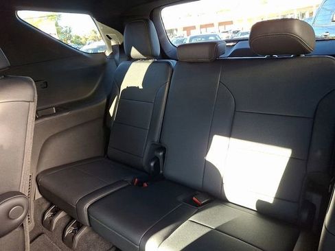 Used 2025 Chevrolet Traverse LT image 19