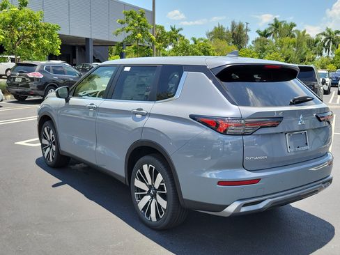 New 2026 Mitsubishi Outlander SE FWD image 6