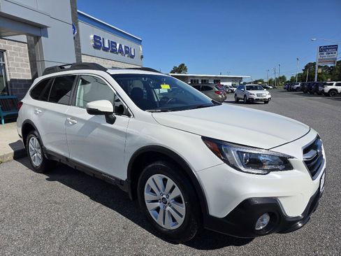 Used 2018 Subaru Outback 2.5i Premium AWD/4WD image 3