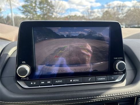 Used 2023 Nissan Rogue SV image 17