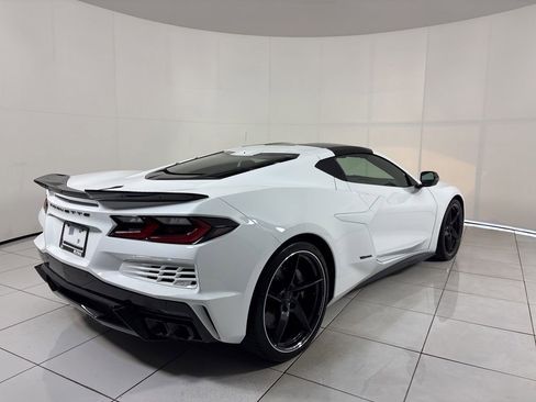 Used 2025 Chevrolet Corvette E-Ray w/ ZER Performance Package image 5