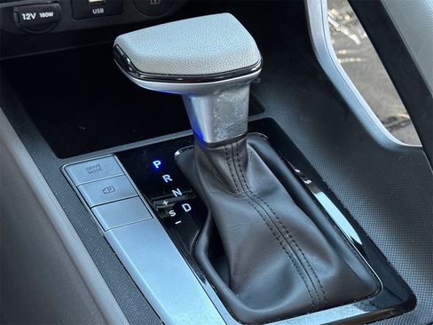 Used 2024 Hyundai Elantra SEL image 19