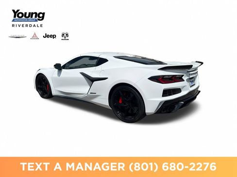 Used 2025 Chevrolet Corvette E-Ray w/ Stealth Interior Trim Package AWD/4WD image 3