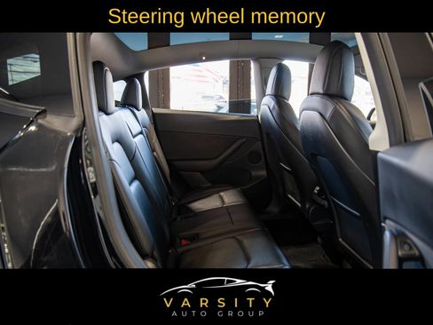 Used 2022 Tesla Model Y Long Range image 16