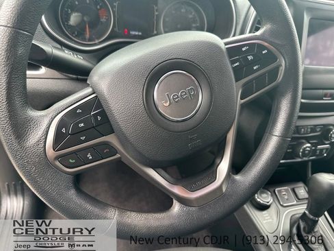 Used 2019 Jeep Cherokee Latitude w/ Popular Appearance Group AWD/4WD image 12