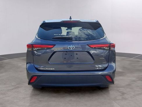 Used 2023 Toyota Highlander LE AWD/4WD image 4