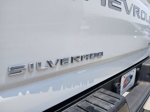 Certified 2022 Chevrolet Silverado 2500 Custom w/ Custom Convenience Package AWD/4WD image 11
