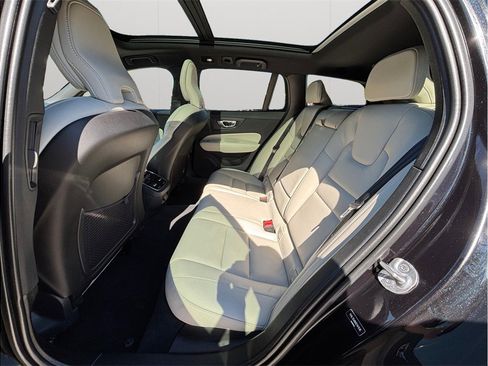 Used 2024 Volvo V60 B5 Cross Country Ultimate w/ Climate Package image 41