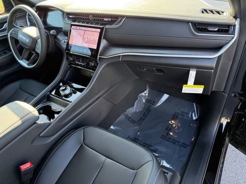 New 2025 Jeep Grand Cherokee Limited w/ Black Appearance Package image 15