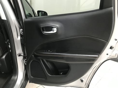 Used 2018 Jeep Compass Latitude w/ Popular Equipment Group FWD image 12