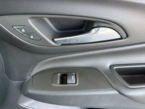 Used 2023 Chevrolet Equinox LT image 19