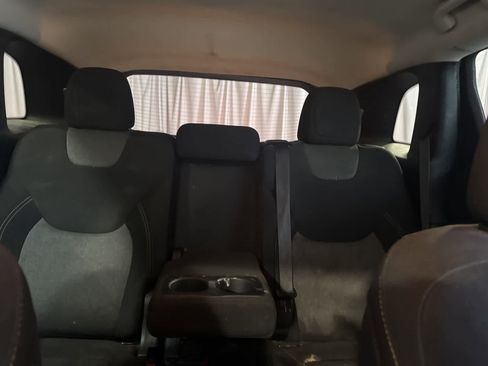 Used 2018 Jeep Cherokee Latitude w/ Altitude Package image 17