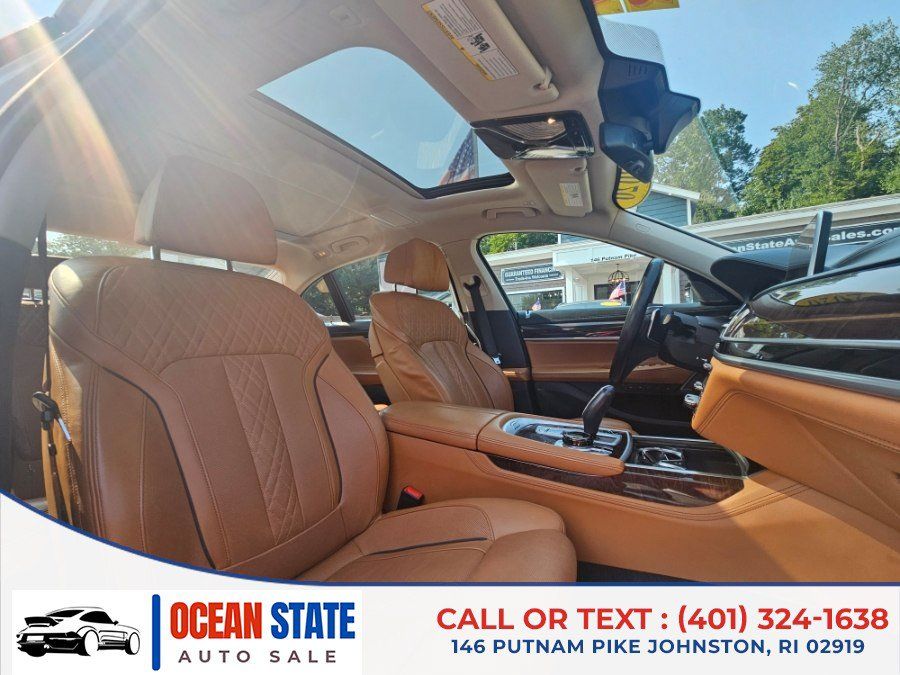Used 2020 BMW 750i xDrive w/ Executive Package AWD/4WD image 14