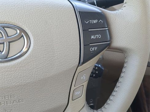 Used 2011 Toyota Avalon image 25