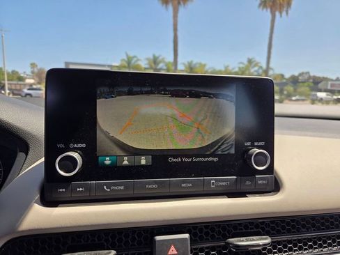Used 2023 Honda HR-V LX image 9