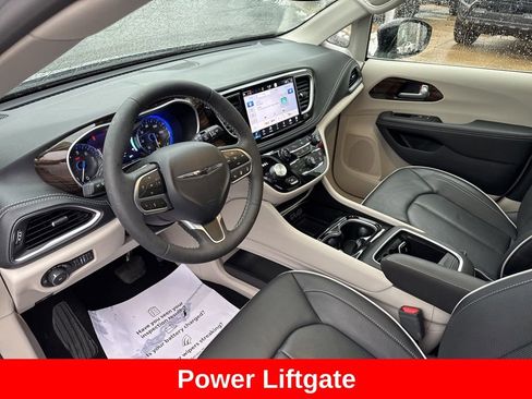 Used 2024 Chrysler Pacifica Limited image 15