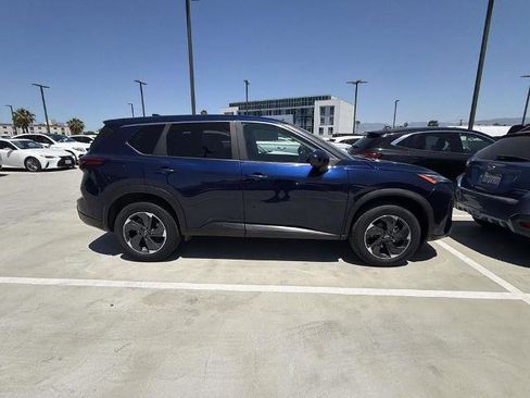 Used 2024 Nissan Rogue SV FWD image 11